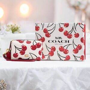COACH CHERRY PRINT LEATHER COSMETIC CASE POUCH BOXED WRISTLET:NWT CHALK/MULTI